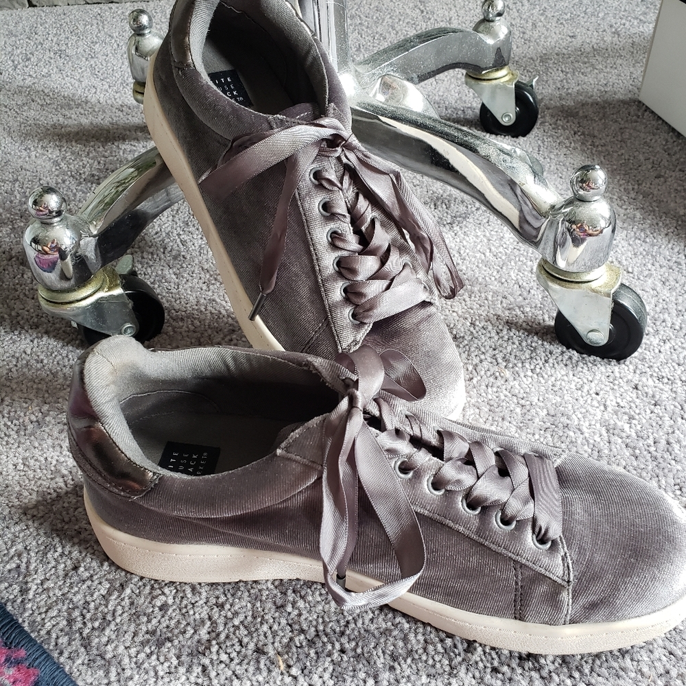Smoked pearl velvet sneaker